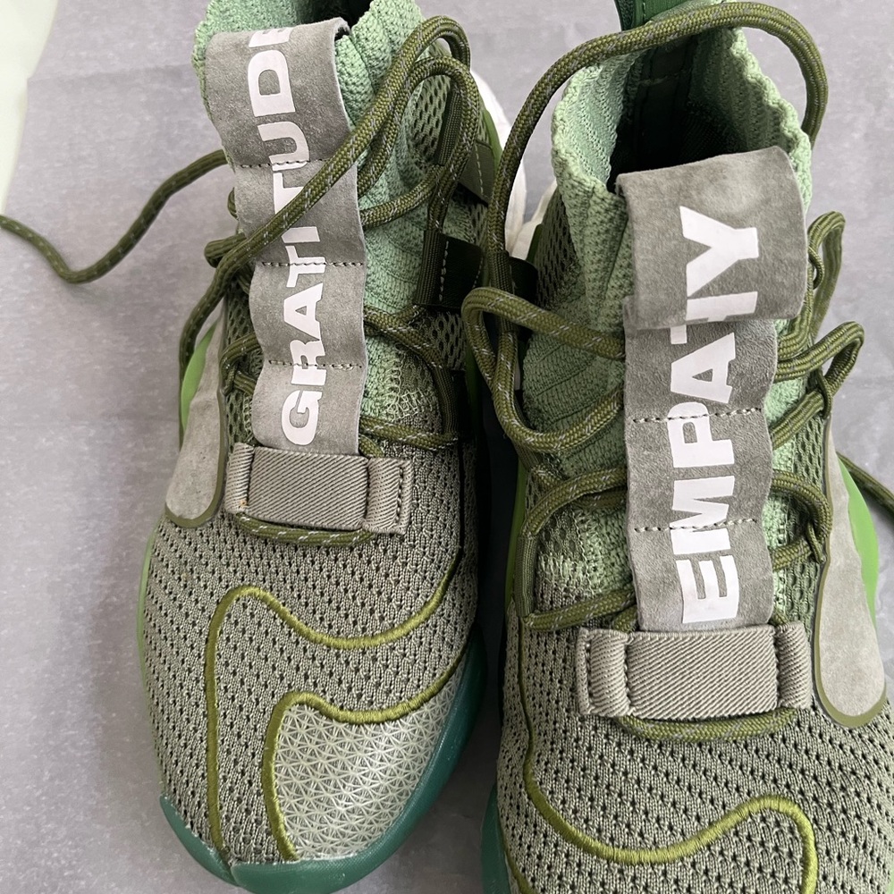 Adidas Pharrell crazy BYW X size 8 green